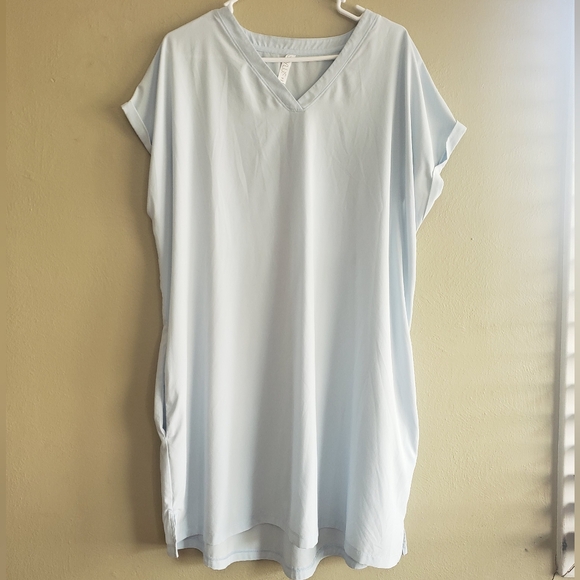 STYLUS Dresses & Skirts - Stylus Baby Blue V-Neck Flowy Lightweight V-neck Dress with Pockets 1X